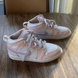 Air Jordan 1 Mid GS 'Pink Wash' - Pink Wash/Violet Frost/White Youth 2Y